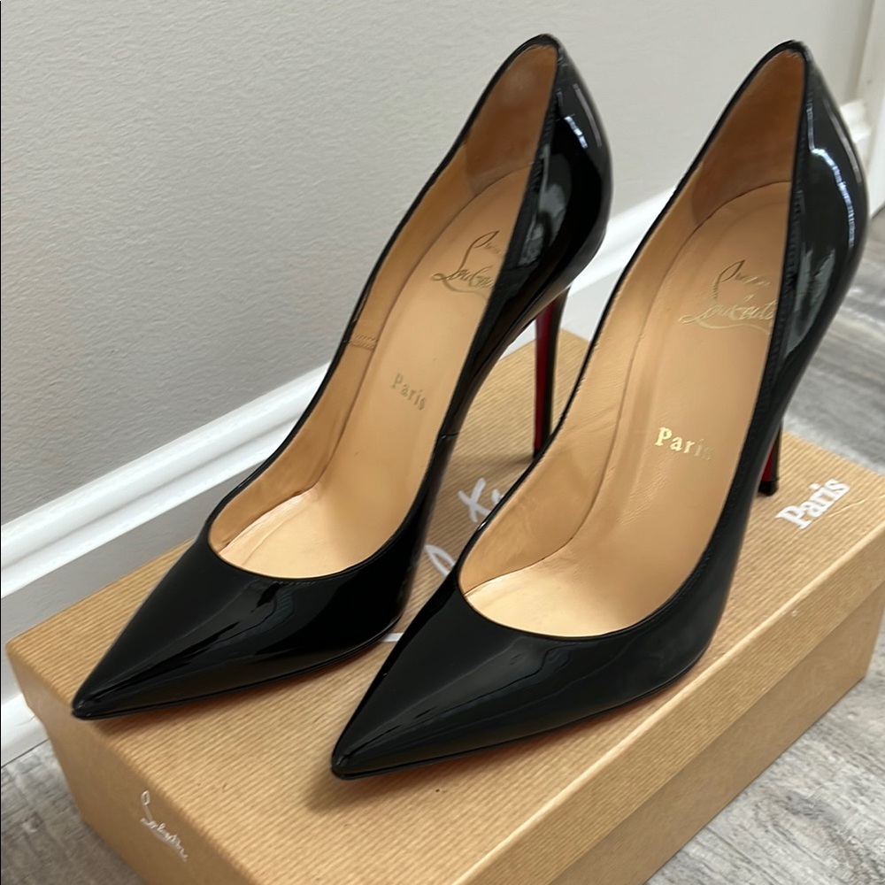 Christian Louboutin - Décolleté Black Patent Leather Pumps - 38.5 EU